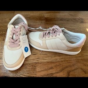 Fashion sneakers, womens size 7